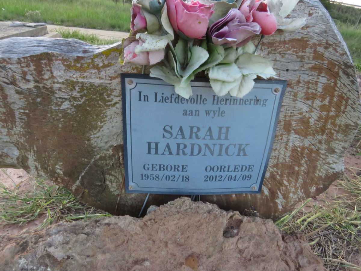 HARDNICK Sarah 1958-2012