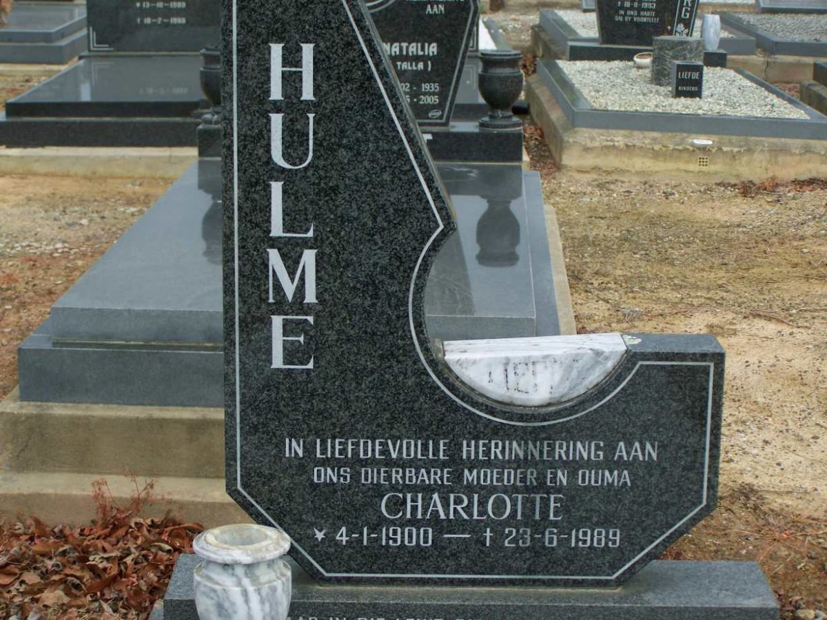 HULME Charlotte 1900-1989
