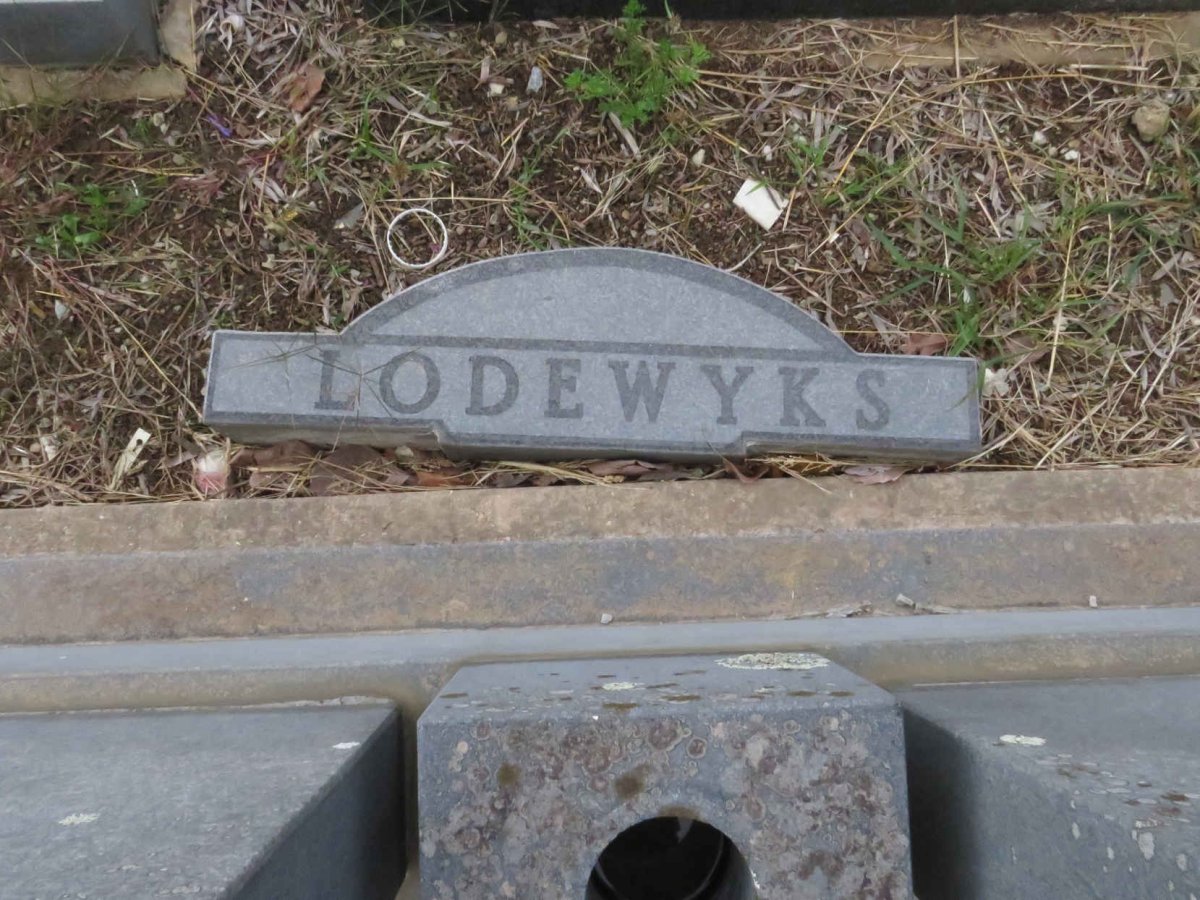 LODEWYKS Johan Willem 1899-1989 & Cathariena P. nee ZAAYMAN 1894-1973_2