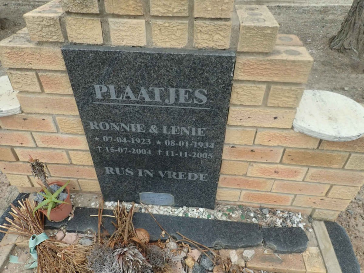 PLAATJES Ronnie 1923-2004 & Lenie 1934-2005