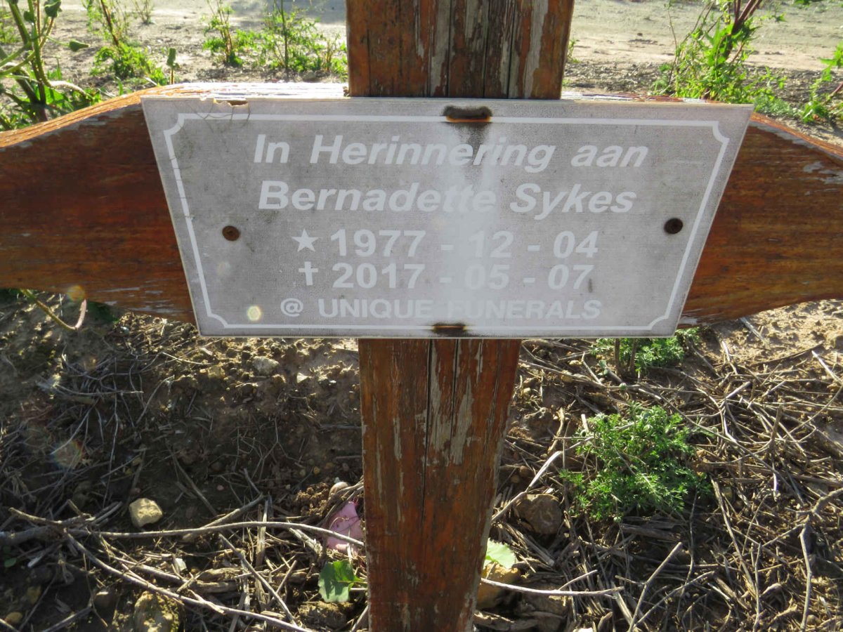 SYKES Bernadette 1977-2017