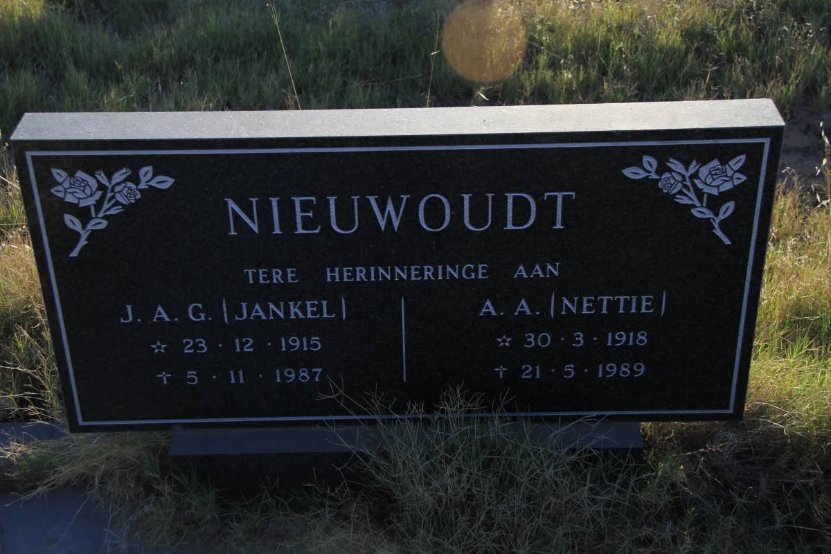 NIEUWOUDT J.A.G. 1915-1987 &amp; A.A. 1918-1989