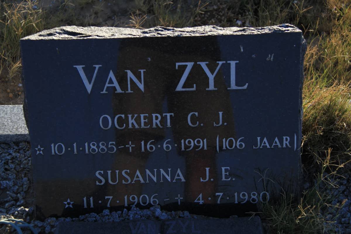 ZYL Ockert C.J., Van 1885-1991 &amp; Susanna J.E. 1906-1980