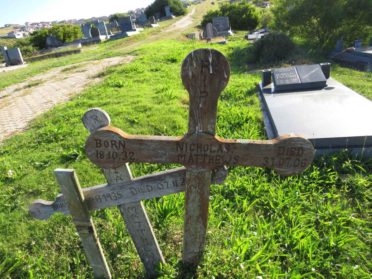 MATTHEWS Nicholas 1932-2006 &amp; Maria 1935-2015