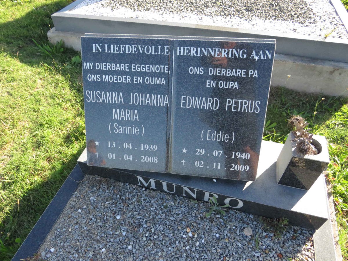 MUNRO Edward Petrus 1940-2009 &amp; Susanna Johanna Maria 1939-2008
