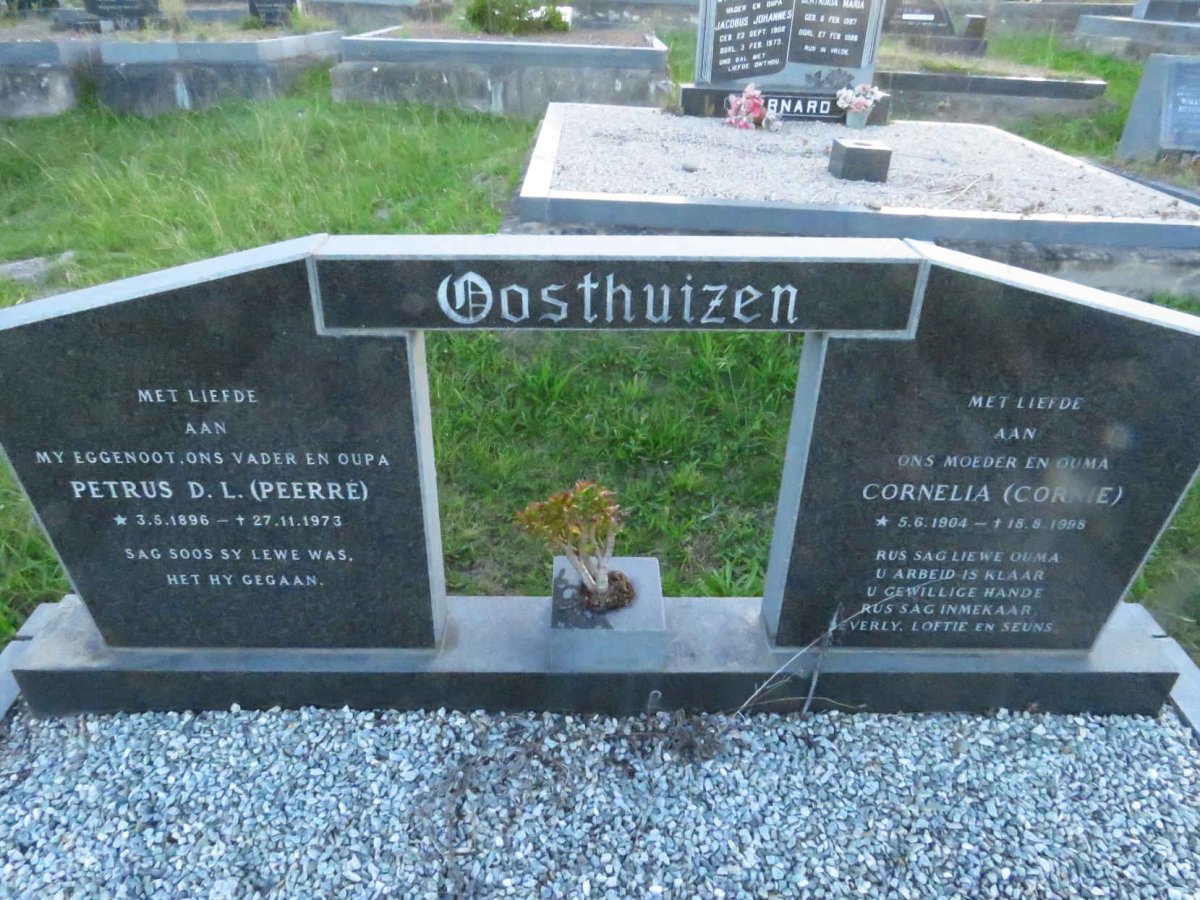 OOSTHUIZEN Petrus D.L. 1896-1973 & Cornelia 1904-1998