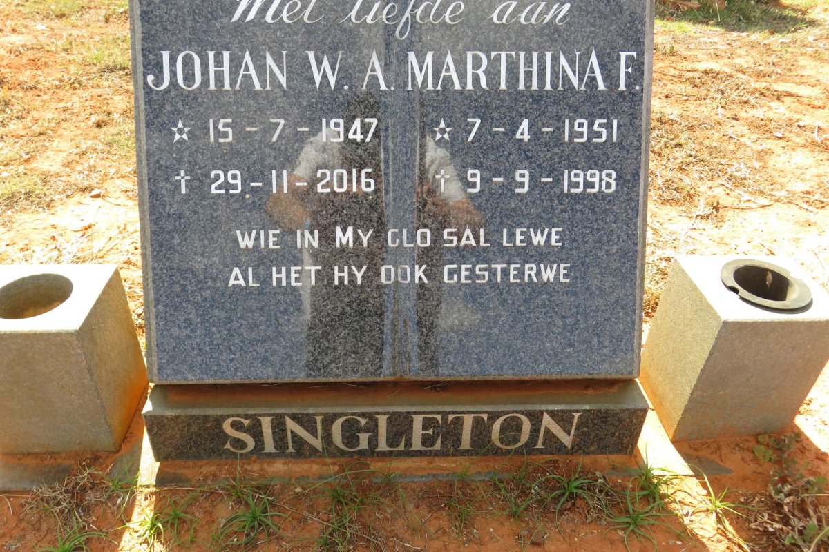 SINGLETON Johan W.A. 1947-2016 &amp; Marthina F. 1951-1998
