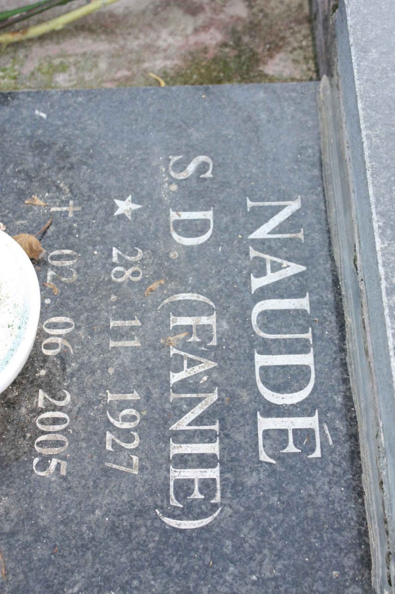 NAUDE S.D. 1927-2005