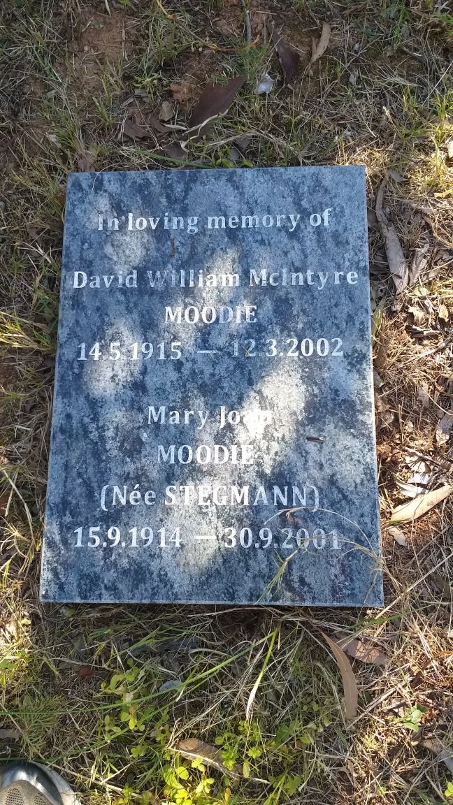 MOODIE David William McIntyre 1915-2002 &amp; Mary Joan STEGMANN 1914-2001