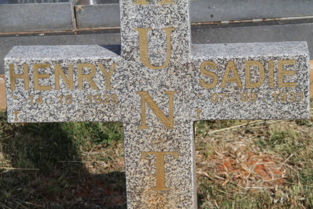 HUNTER Henry 1929- &amp; Sadie 1931-