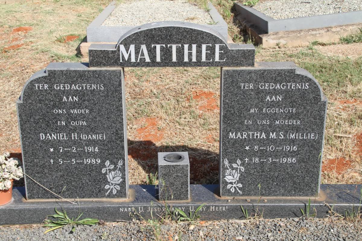 MATTHEE Daniel H. 1914-1989 &amp; Martha M.S. 1916-1986
