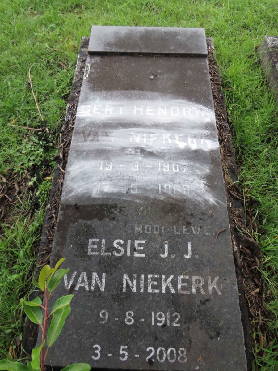 NIEKERK Gert Hendrik, van 1907-1969 &amp; Elsie J.J 1912-2008