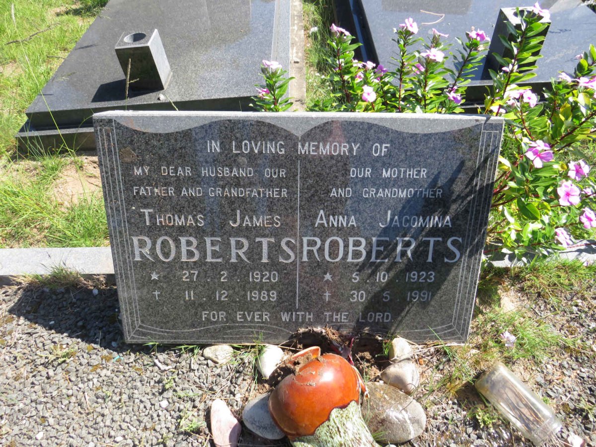 ROBERTS Thomas James 1920-1989 &amp; Anna Jacomina 1923-1991