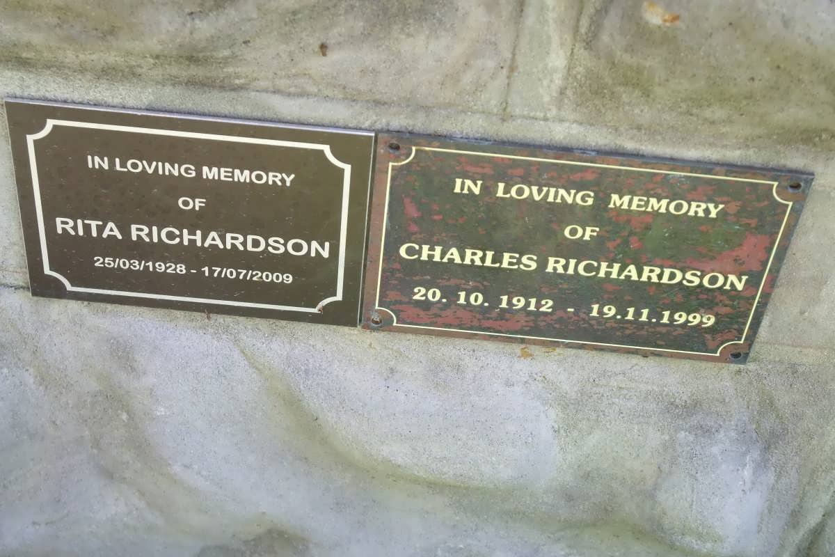 RICHARDSON Charles 1912-1999 :: RICHARDSON Rita 1928-2009