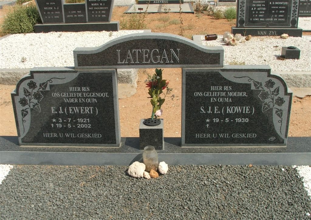 LATEGAN E.J. 1921-2002 &amp; S.J.E. 1930-