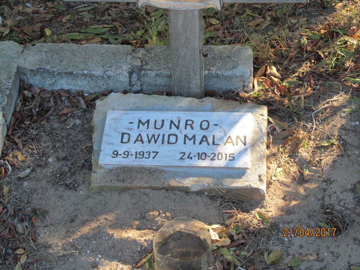 MUNRO Dawid Malan 1937-2015