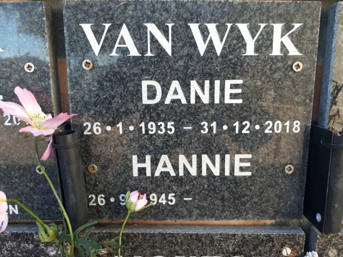 WYK Danie, van 1935-2018 &amp; Hannie 1945-
