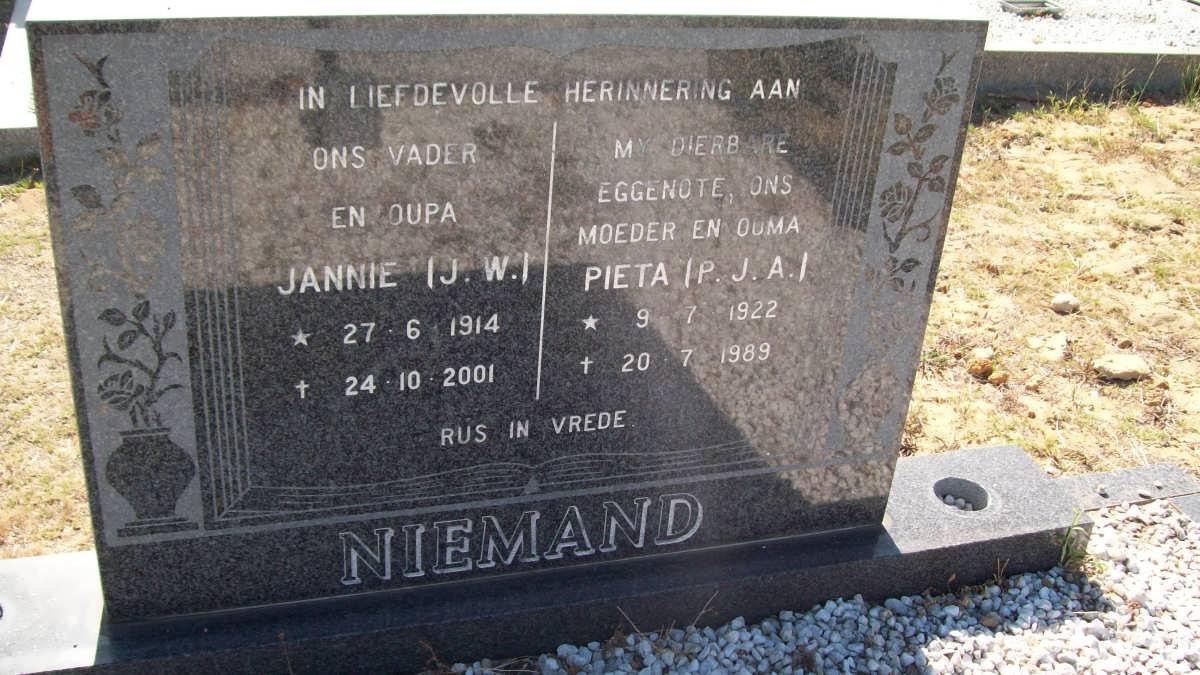 NIEMAND J.W. 1914-2001 &amp; P.J.A. 1922-1989