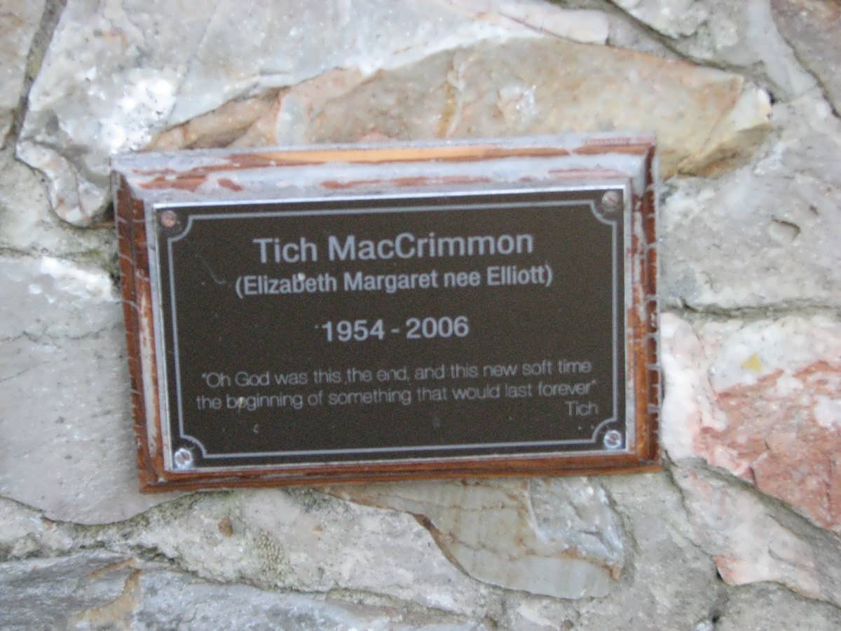 MacCRIMMON Elizabeth Margaret nee ELLIOT 1954-2006