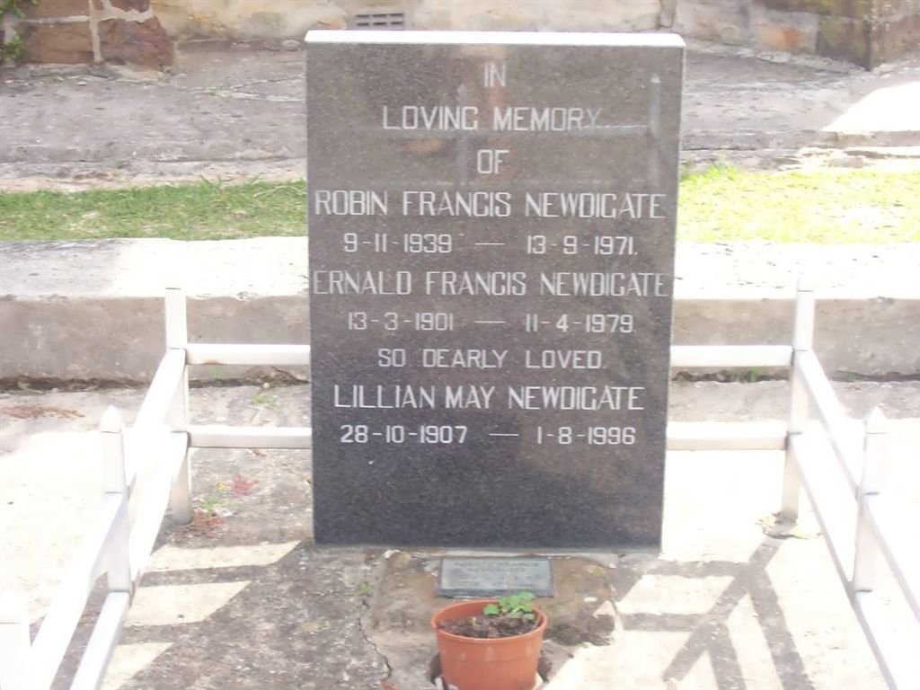 NEWDIGATE Robin Francis 1939-1971 :: NEWDIGATE Ernald Francis 1901-1979 :: NEWDIGATE Lillian May 1907-1996