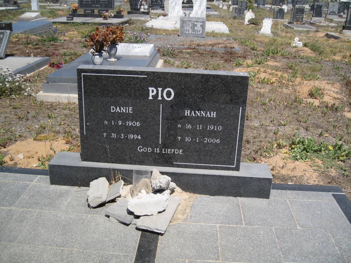 PIO Danie 1906-1994 &amp; Hannah 1910-2006