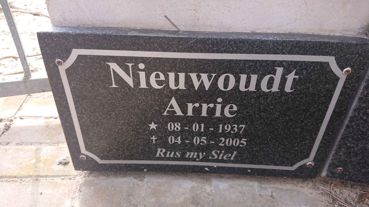 NIEUWOUDT Arrie 1937-2005