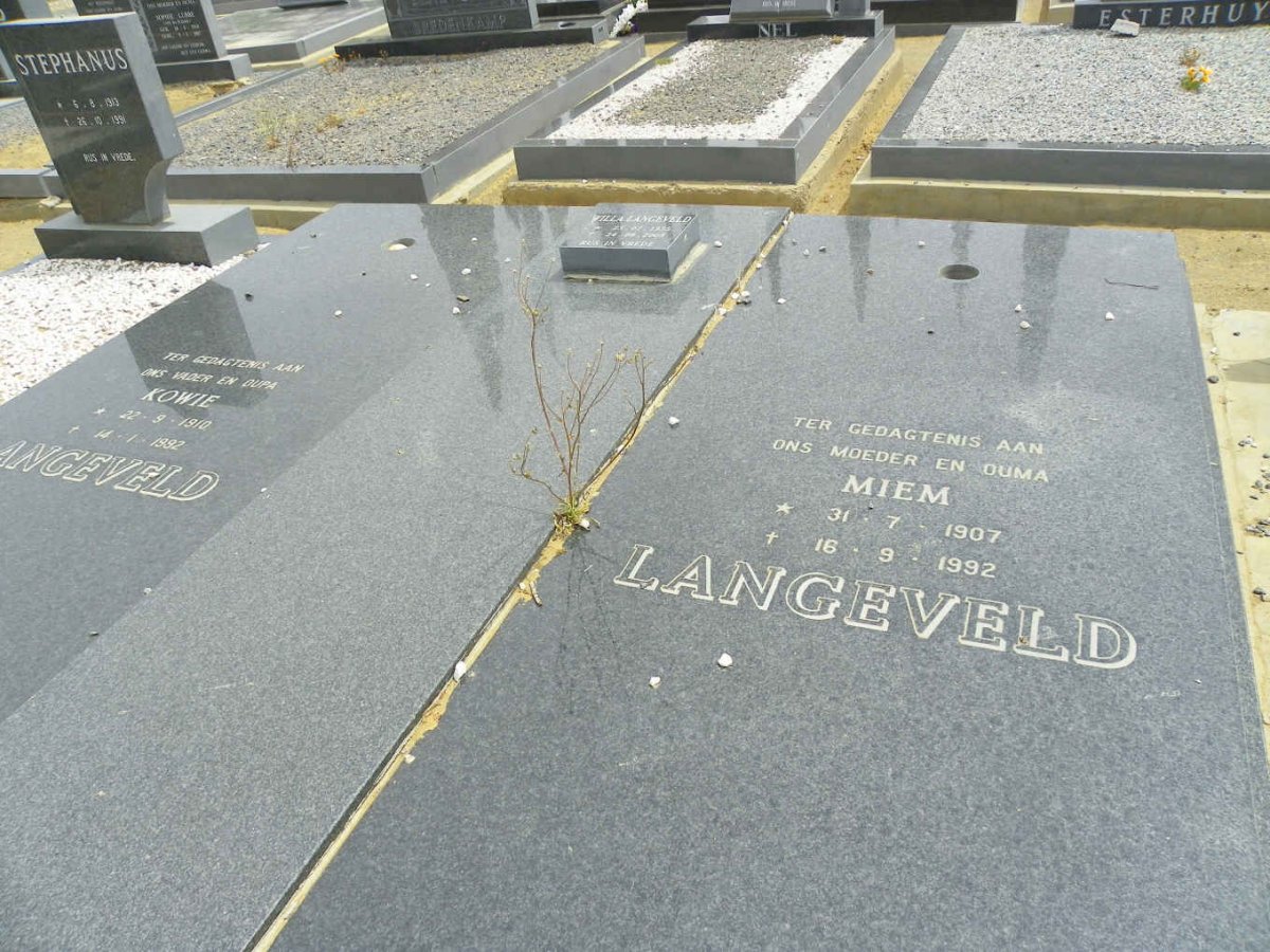 LANGEVELD Kowie 1910-1992 &amp; Miem 1907-1992 :: LANGEVELD Willa 1935-2008