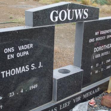 GOUWS Thomas S.J. 1949-  &amp; Dorothea BOTES 1949-2005