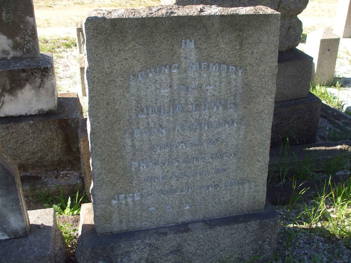 LOWE Julia