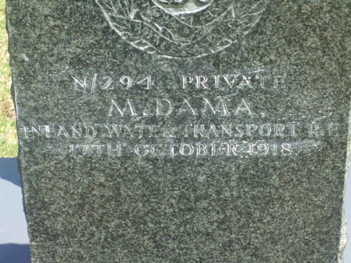 DAMA M. −1918