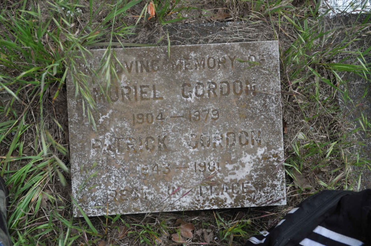 GORDON Muriel  1904-1979 :: GORDON Patrick 1943-1981