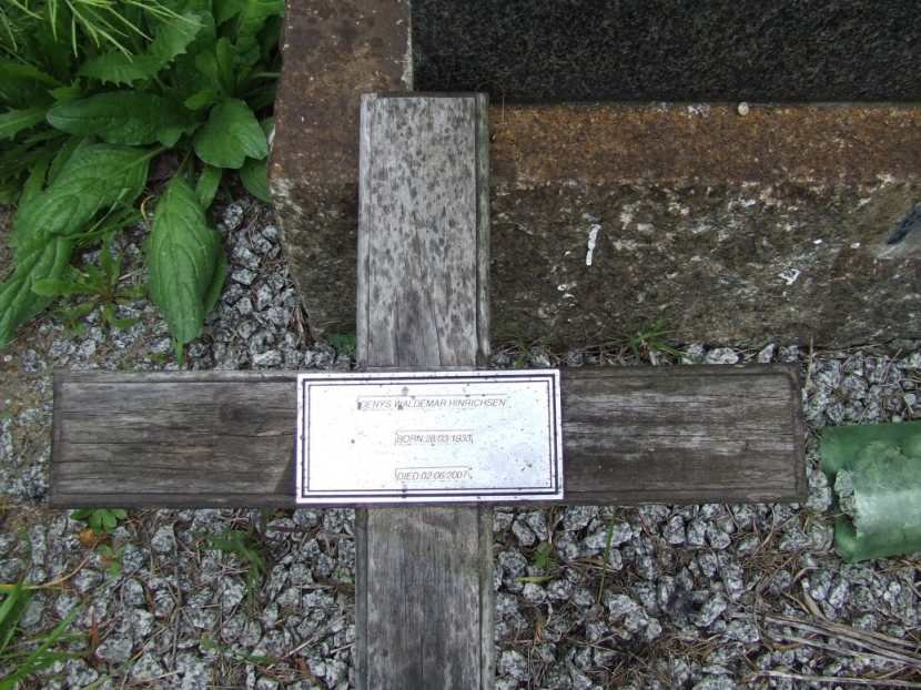 HINRICHSEN Denys Waldemar 1933-2007