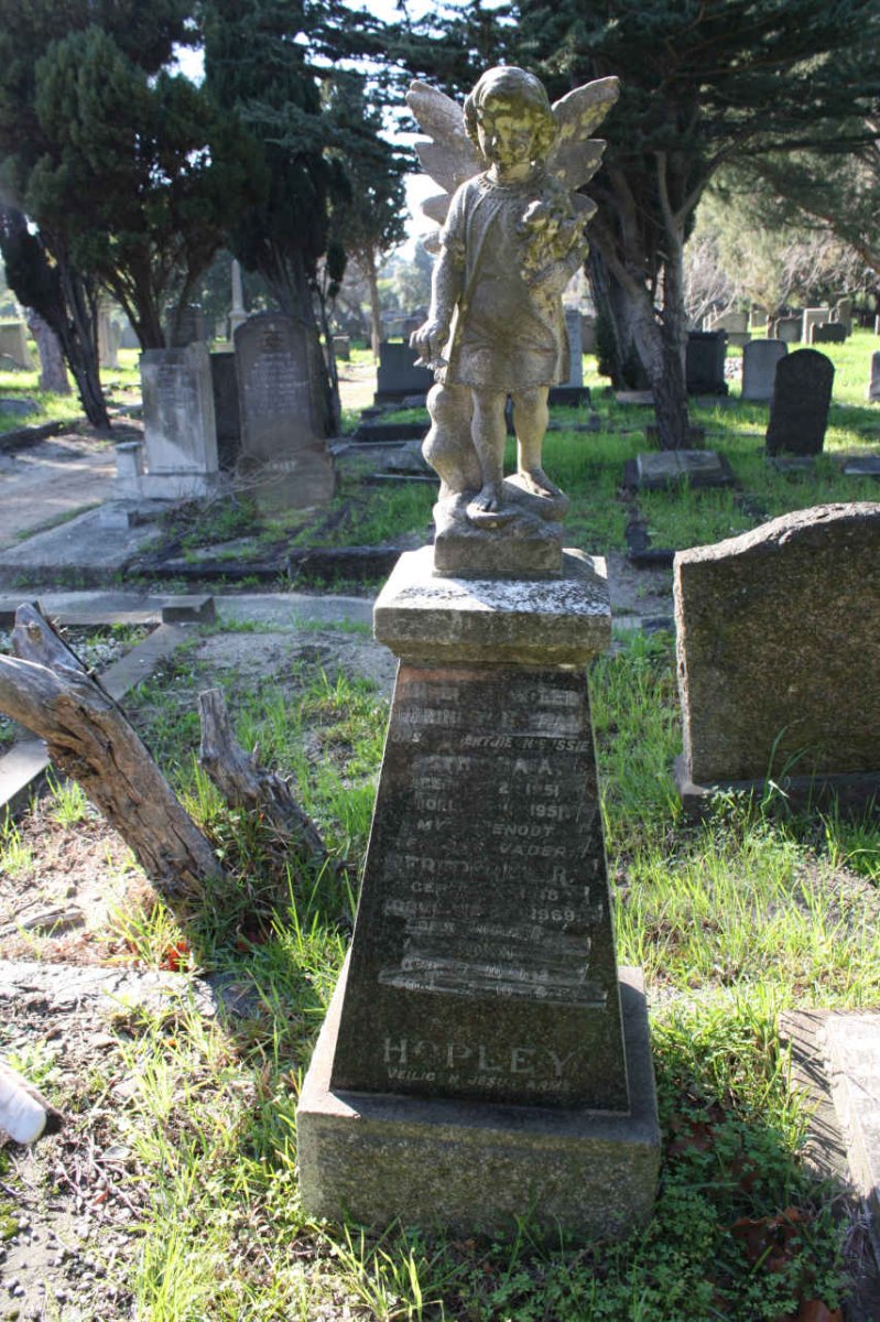 HOPLEY Frederick R. 1918-1969 &amp; Joan 1923-1979 :: HOPLEY Cynthia A. 1951-1951