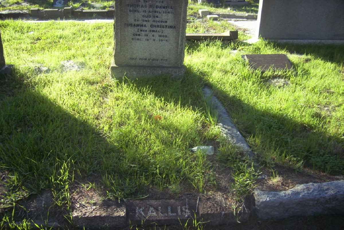 KALLIS Thomas R. Daniel -1943 &amp; Susanna Christina SMAL 1885-1955