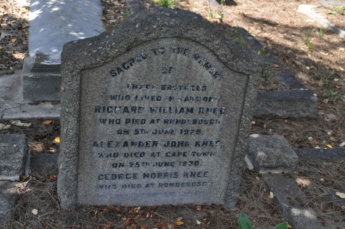 KNEE Richard William -1929 :: KNEE Alexander John -1930 :: KNEE George Norris -1945