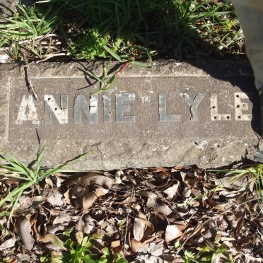 LYLE Annie