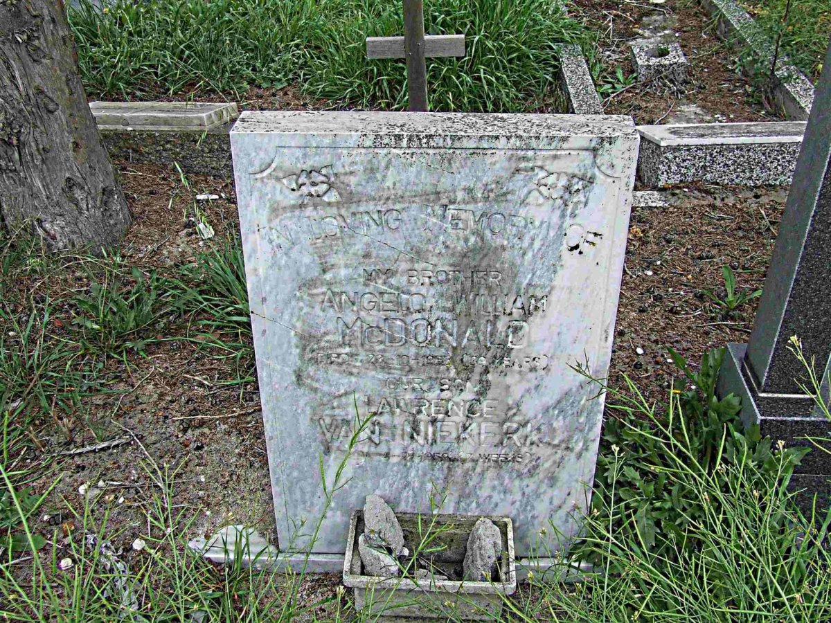 McDONALD Angelo William -1953 :: VAN NIEKERK Lawrence -195?