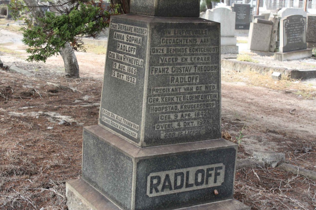 RADLOFF Franz Gustav Theodor 1842-1928 &amp; Anna Sophia VAN RYNEVELD 1865-1932