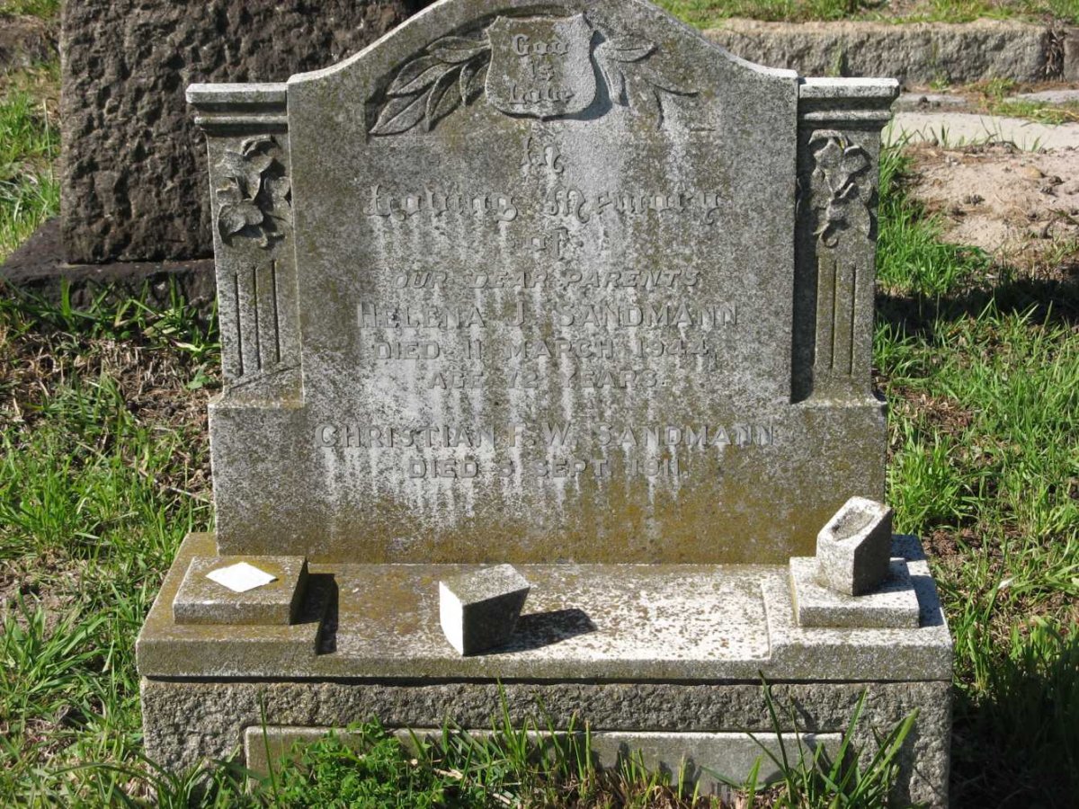 SANDMANN Christian F.W. -1911 &amp; Helena J. -1944