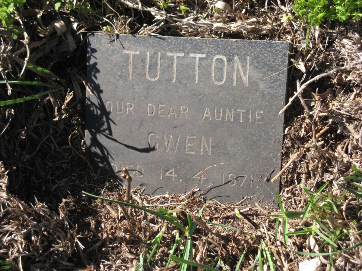 TUTTON Gwen -1971