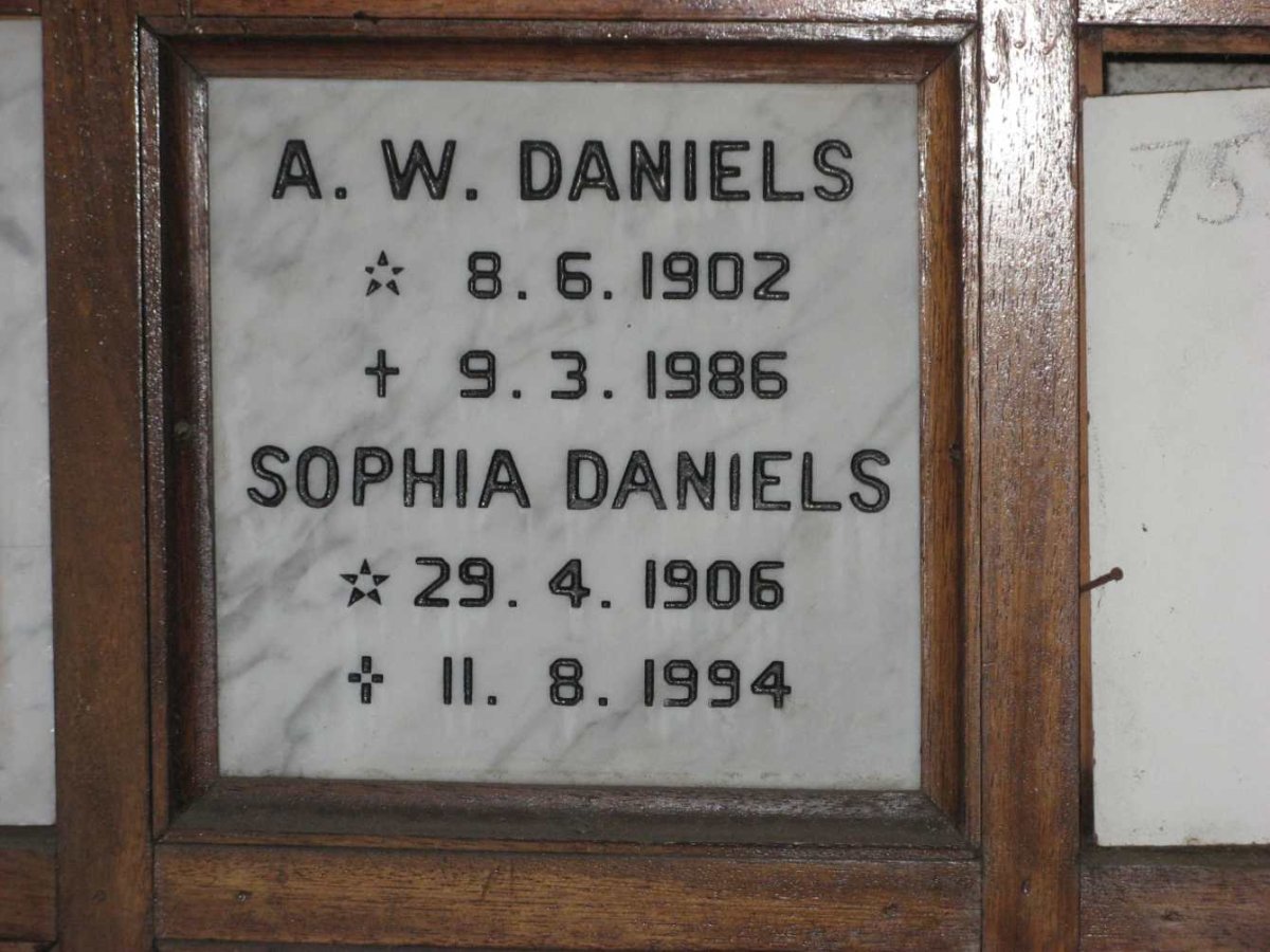 DANIELS A.W. 1902-1986 &amp; Sophia 1906-1994