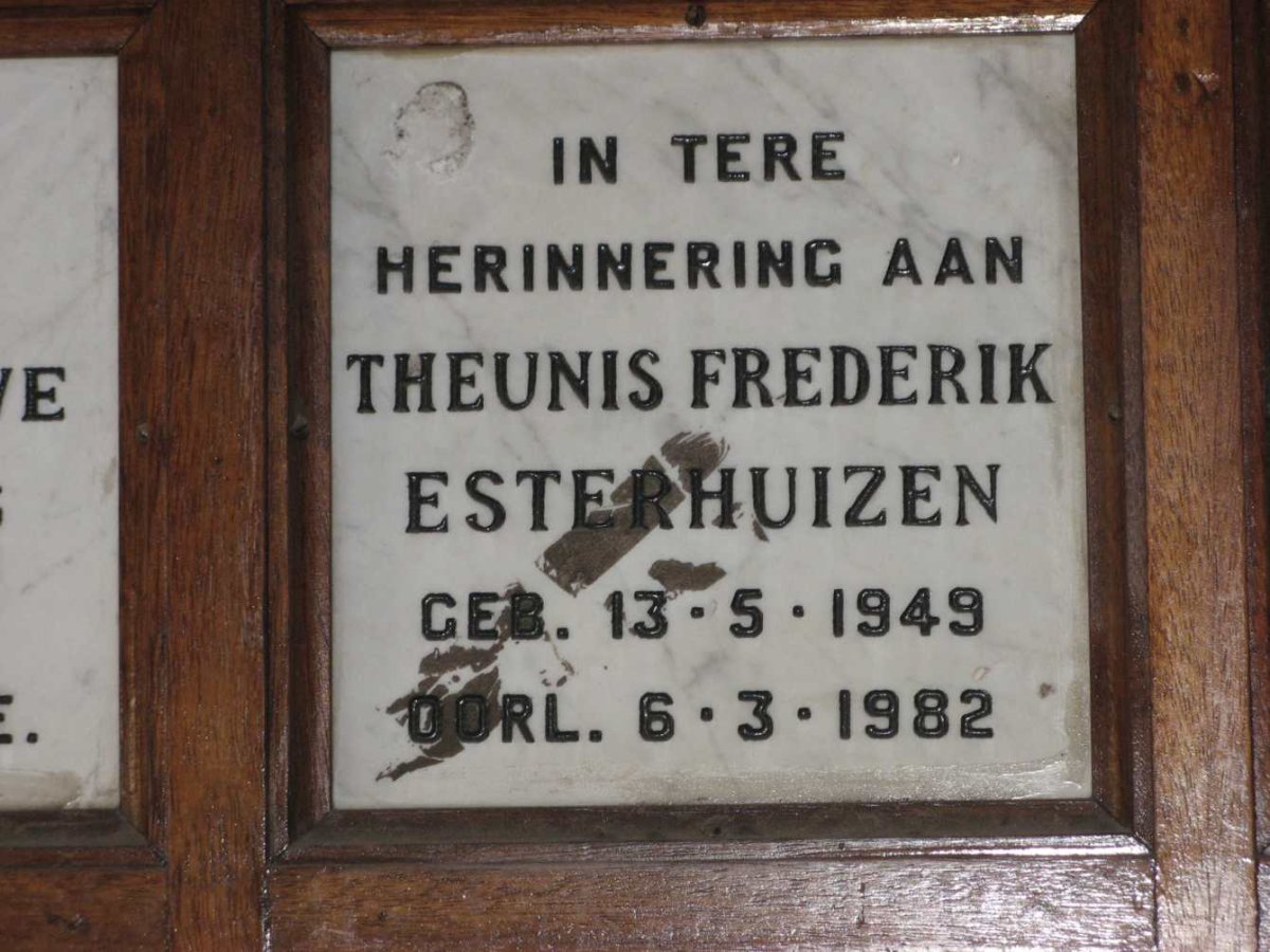 ESTERHUIZEN Theunis Frederik 1949-1982