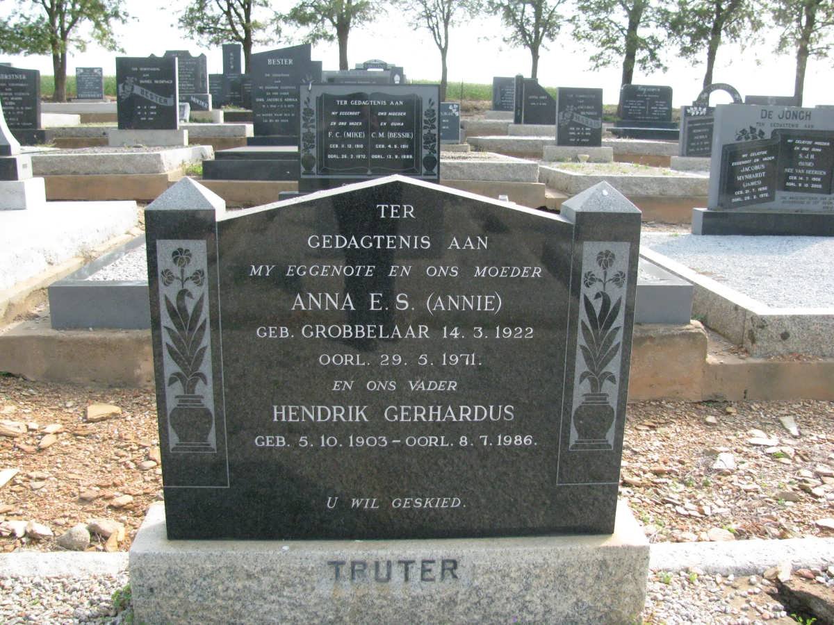 TRUTER Hendrik Gerhardus 1903-1986 &amp; Anna E.S. GROBBELAAR 1922-1971