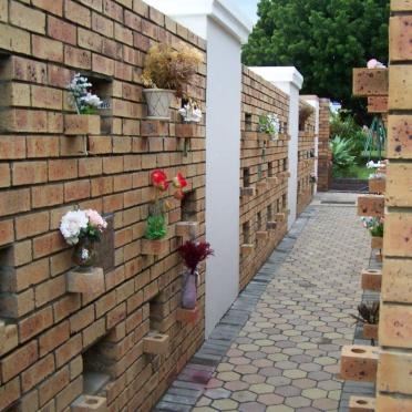 Western Cape, MOSSEL BAY, NG Moedergemeente Mosselbaai, Gedenkmuur