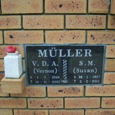 MÜLLER V.D.A. 1928-2005 &amp; S.M. 1937-2011