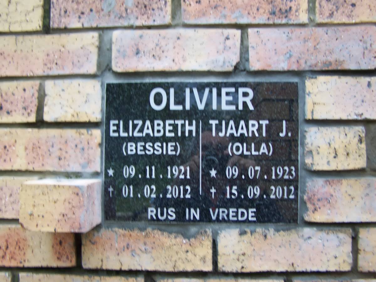 OLIVIER Tjaart J. 1923-2012 &amp; Elizabeth 1921-2012