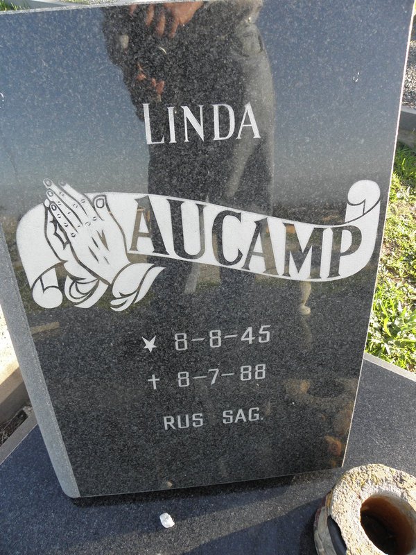 AUCAMP Linda 1945-1988