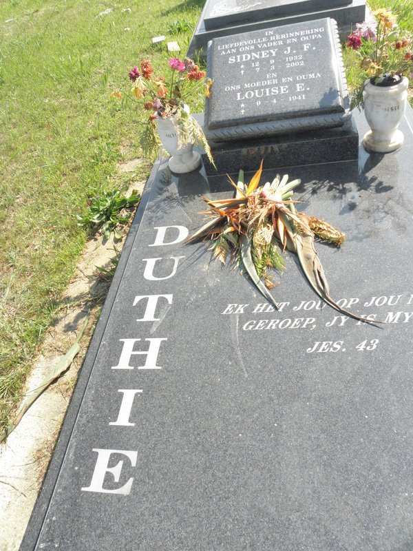 DUTHIE Sidney J.F. 1932-2002 &amp; Louise E. 1941-