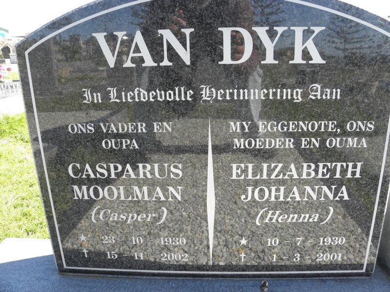 DYK Casparus Moolman, van 1930-2002 &amp; Elizabeth Johanna 1930-2001