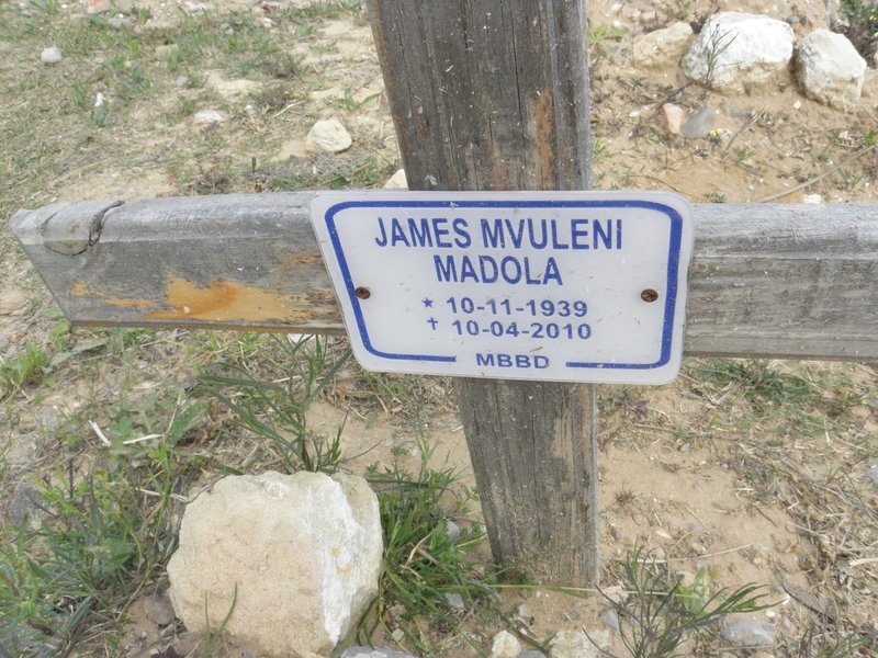 MADOLA James Mvuleni 1939-2010